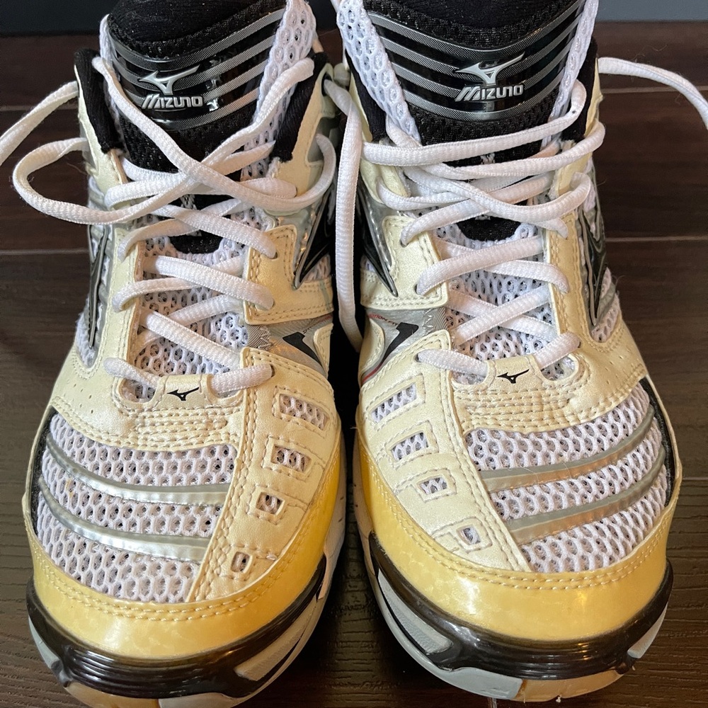Mizuno wave lightning 7 shoes product code 9KV-18309 women’s size 11